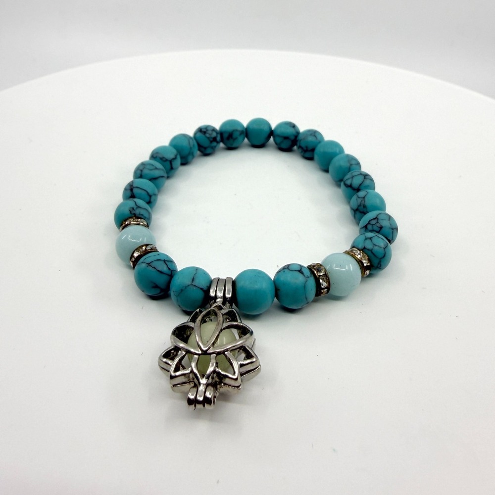 VTG Turquoise Howlite Lotus Charm Stretch Bracelet - Silver Tone Spiritual